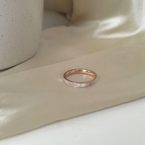 Titanium steel does not fade light luxury pearl white fritillary ring