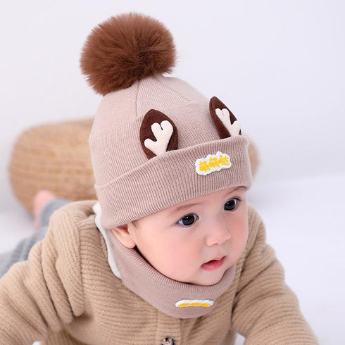 Boy and girl babies thick wool knitted hats in autumn and winter
