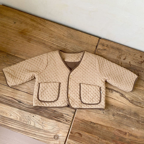 In autumn and winter, children wear cotton-padded clothes and baby coats on both sides