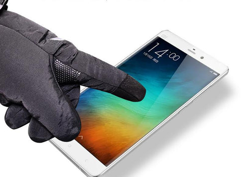 Electric heating gloves against cold and heat